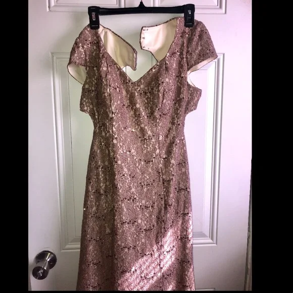 Beautiful champagne w/ gold sequins prom dress! 🥰 - Picture 3 of 11
